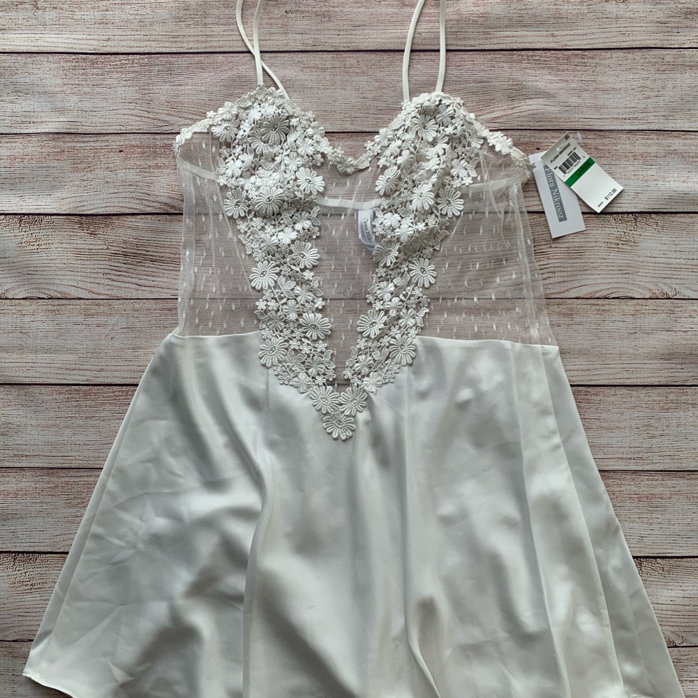Flora Nikrooz Showstopper Chemise